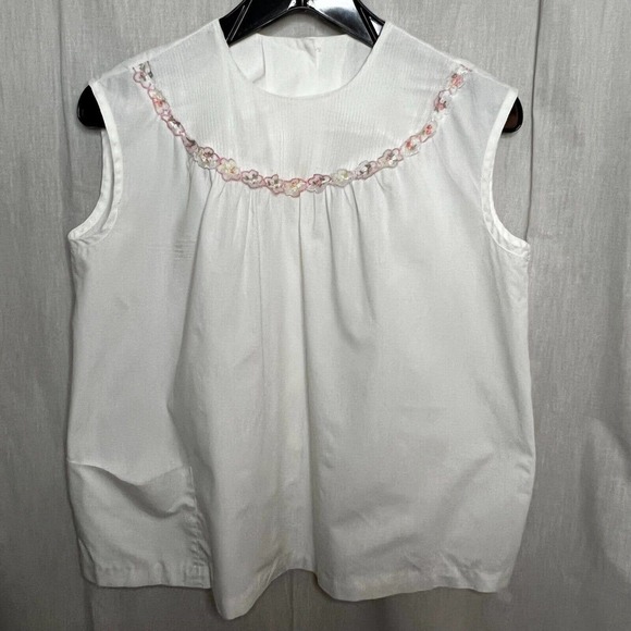 Vintage 1960s Women's White Bib Neck Sleeveless Blouse Size Large - Picture 13 of 13